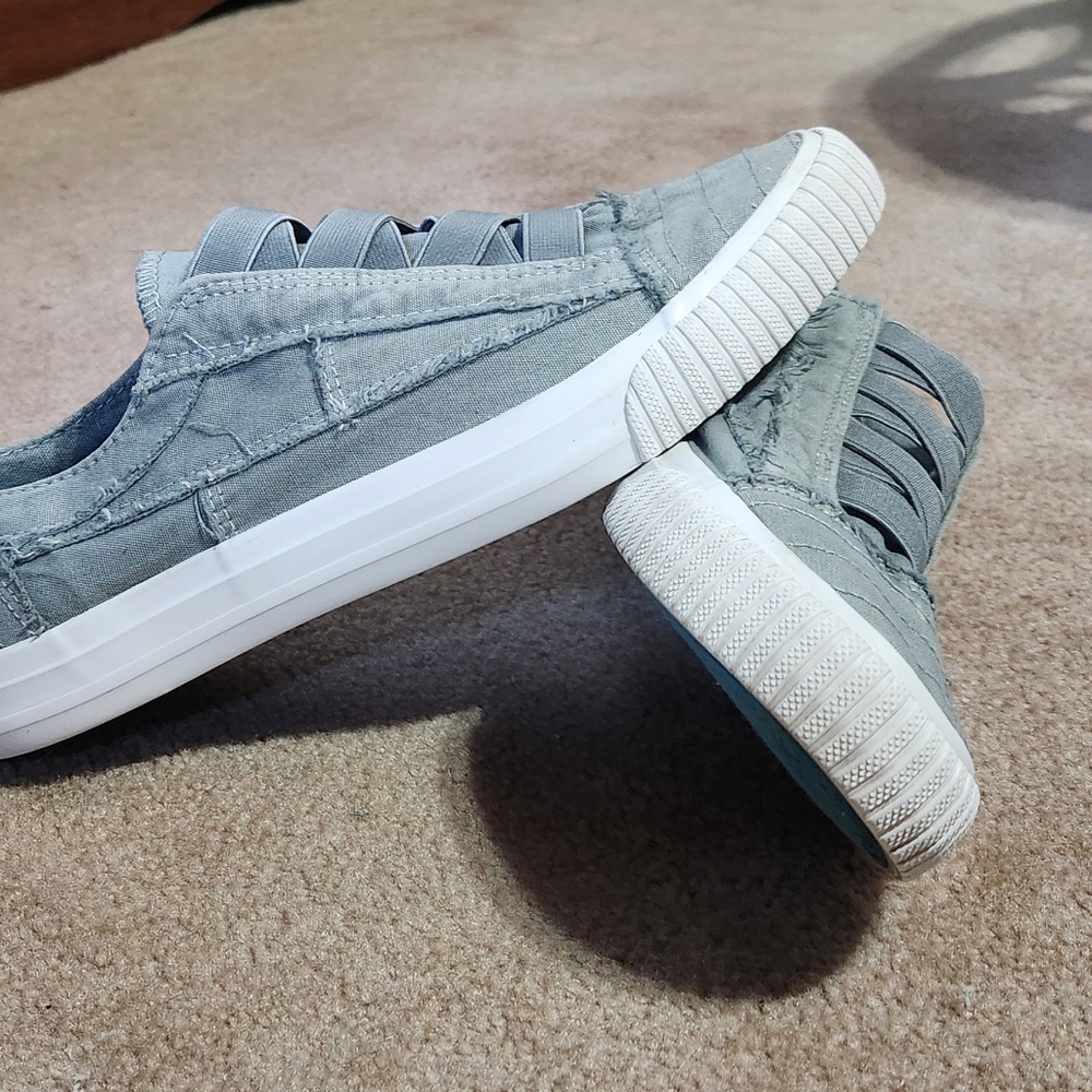 Blowfish Light Gray Casual Slip-Ons
